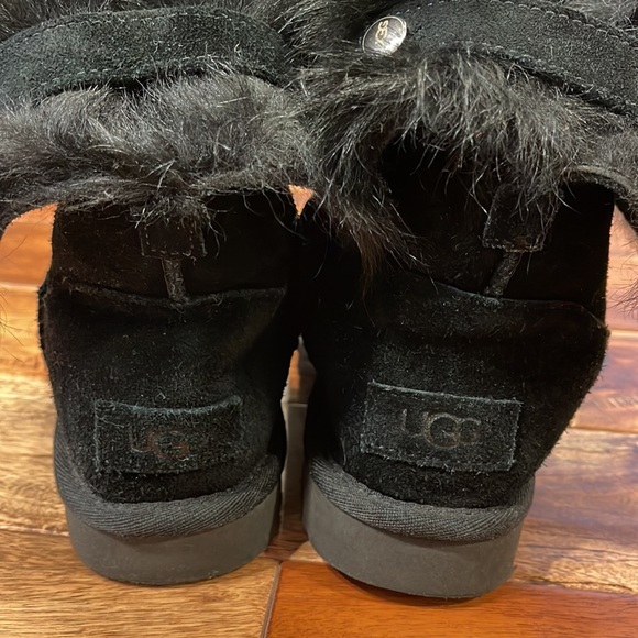 UGG Boots -like New! ❄️ - Picture 4 of 9